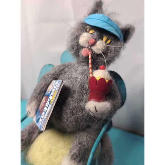 Vintage Needle-Felted Cat Figurine With Chair Magazine Sundae 8" Wool - Picture 5 of 5